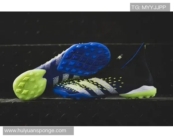 足球球星上脚猎鹰Freak1展现速度与控制的完美结合